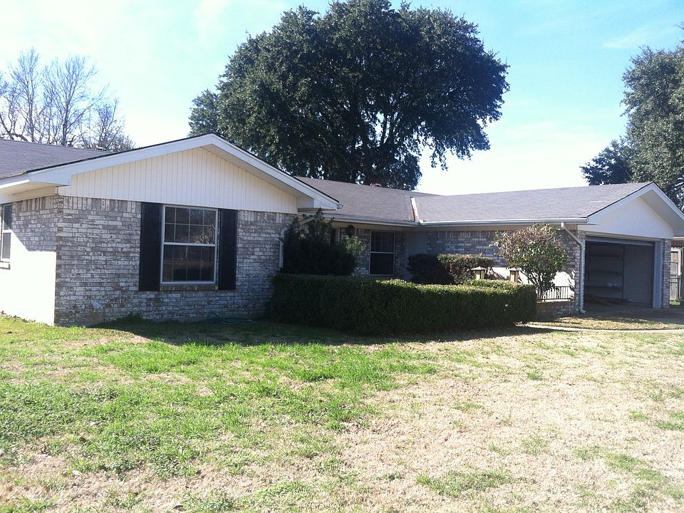 4402 Curtis Loop