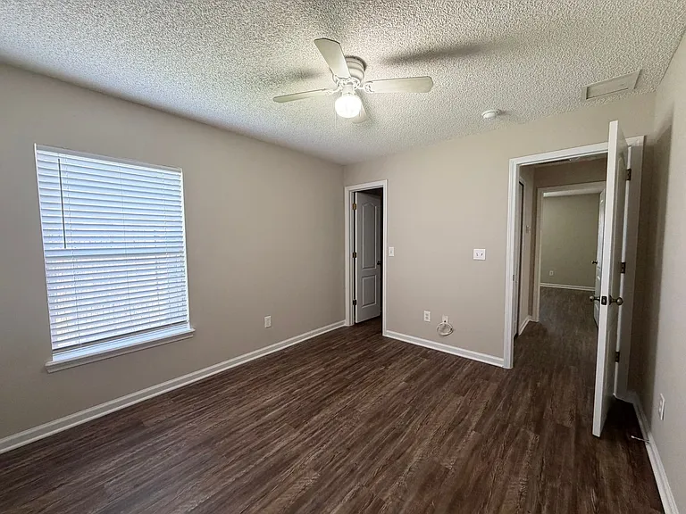 6902 Southern Oaks Dr W — Photo 13