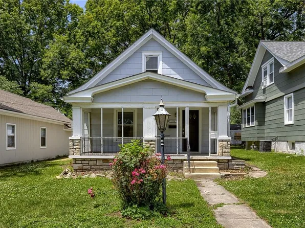 1104 S Woodland Ave, Independence, MO 64050