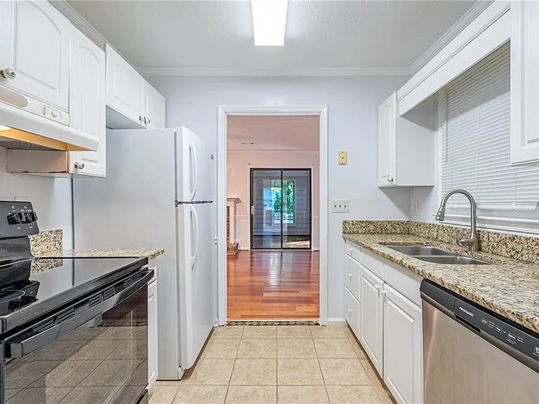 2916 Governors Ct — Photo 8