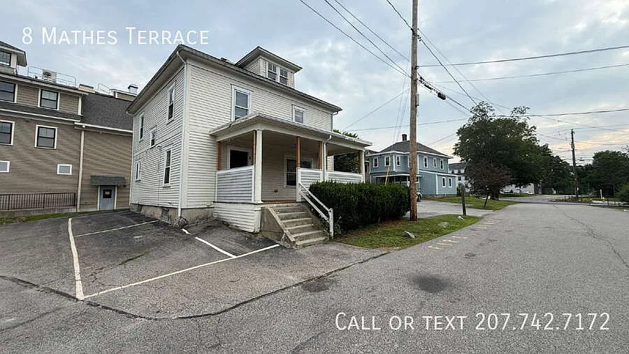 5 Bedroom 2 bathroom House Available for rent for the 2027-2028 School Year, Parking available fo... — Photo 3