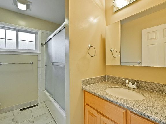 4th image of 680 Ashton Ave
