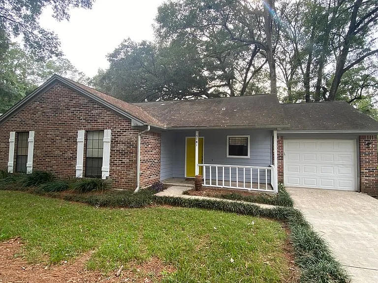 3701 Bentley Dr — Photo 2