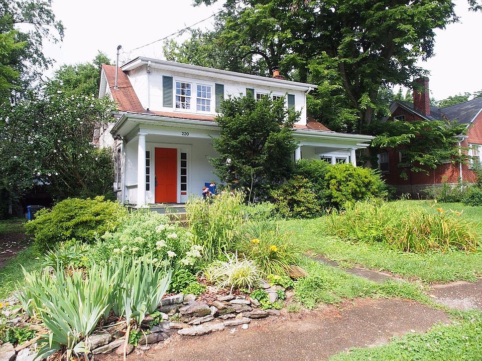 1st image of 220 Castlewood Dr