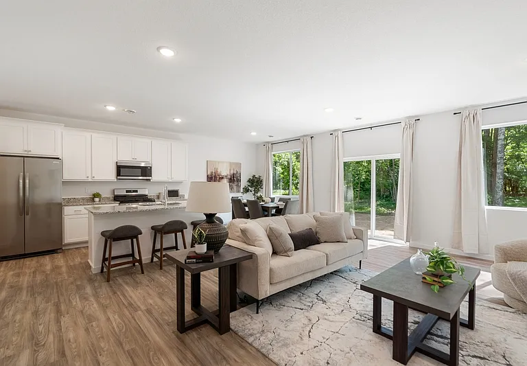 13903 Oakwood Dr — Photo 2