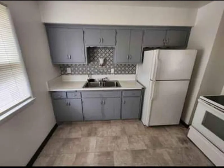 6401 W Carmen Ave #LOWER — Photo 2