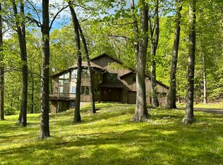 872 Bow Ln, Middletown, CT 06457