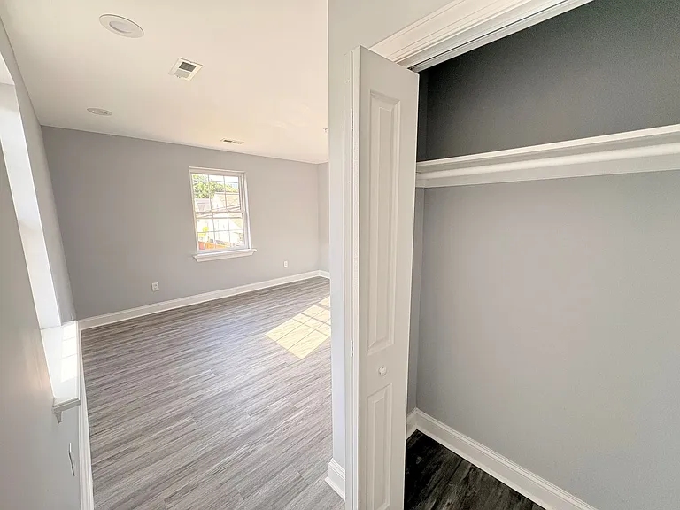 6710 Hudson St — Photo 15