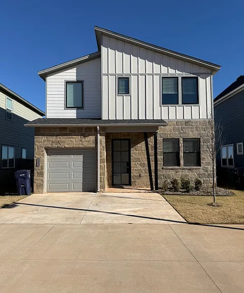 2525 NW 132nd Pl — Photo 1