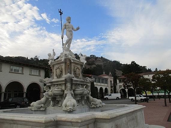 Great Shopping Area, Neptune Fountain