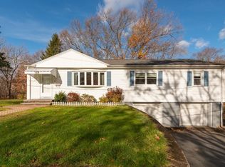 27 Harold Ave, Woburn, MA 01801