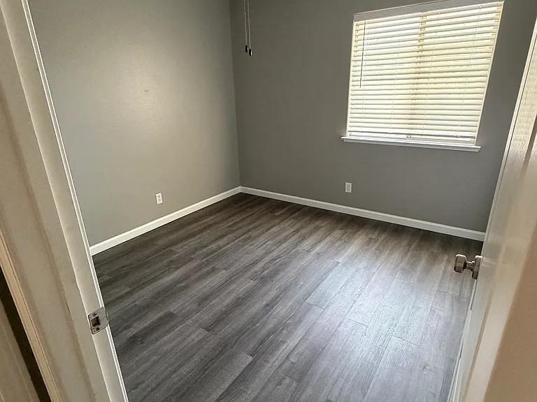 2315 Golden Ave — Photo 11