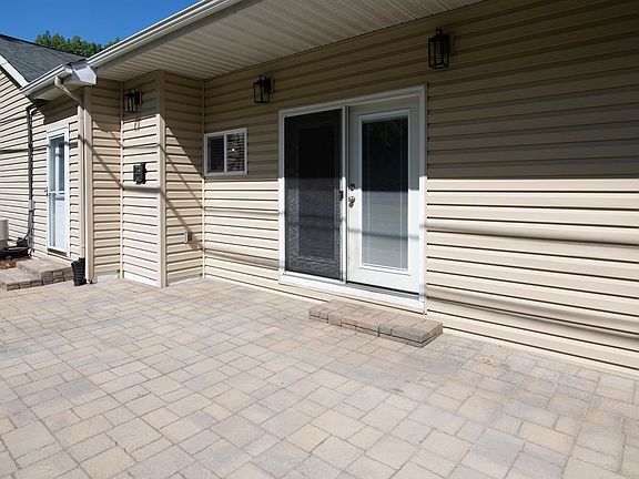 3rd image of 2540 Frankson Ave