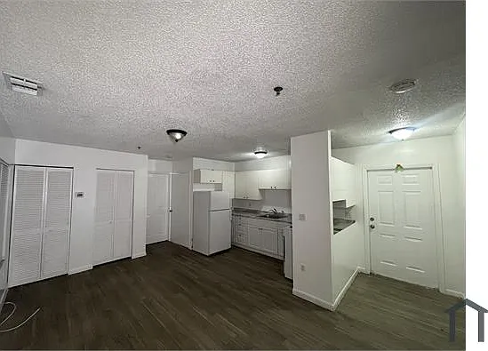 2 bed, 1071 sqft, $1,900 — Photo 3