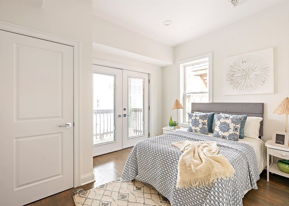 1st image of 18 Chelsea St Unit 3