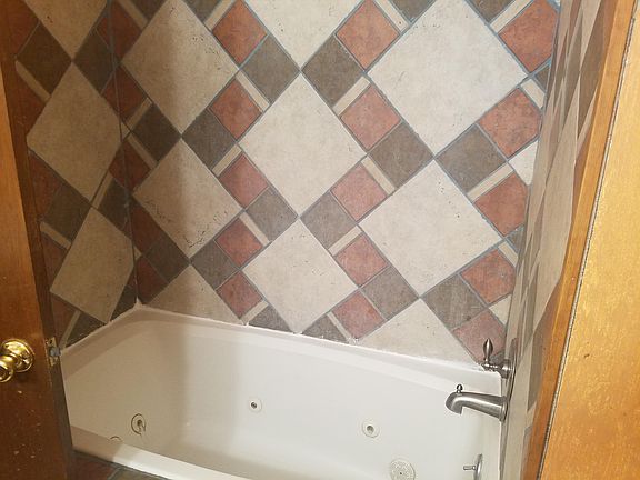4th image of 2344 Royal Oak Ln
