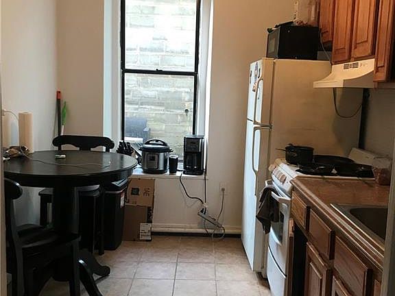 5th image of 255 E 237th St