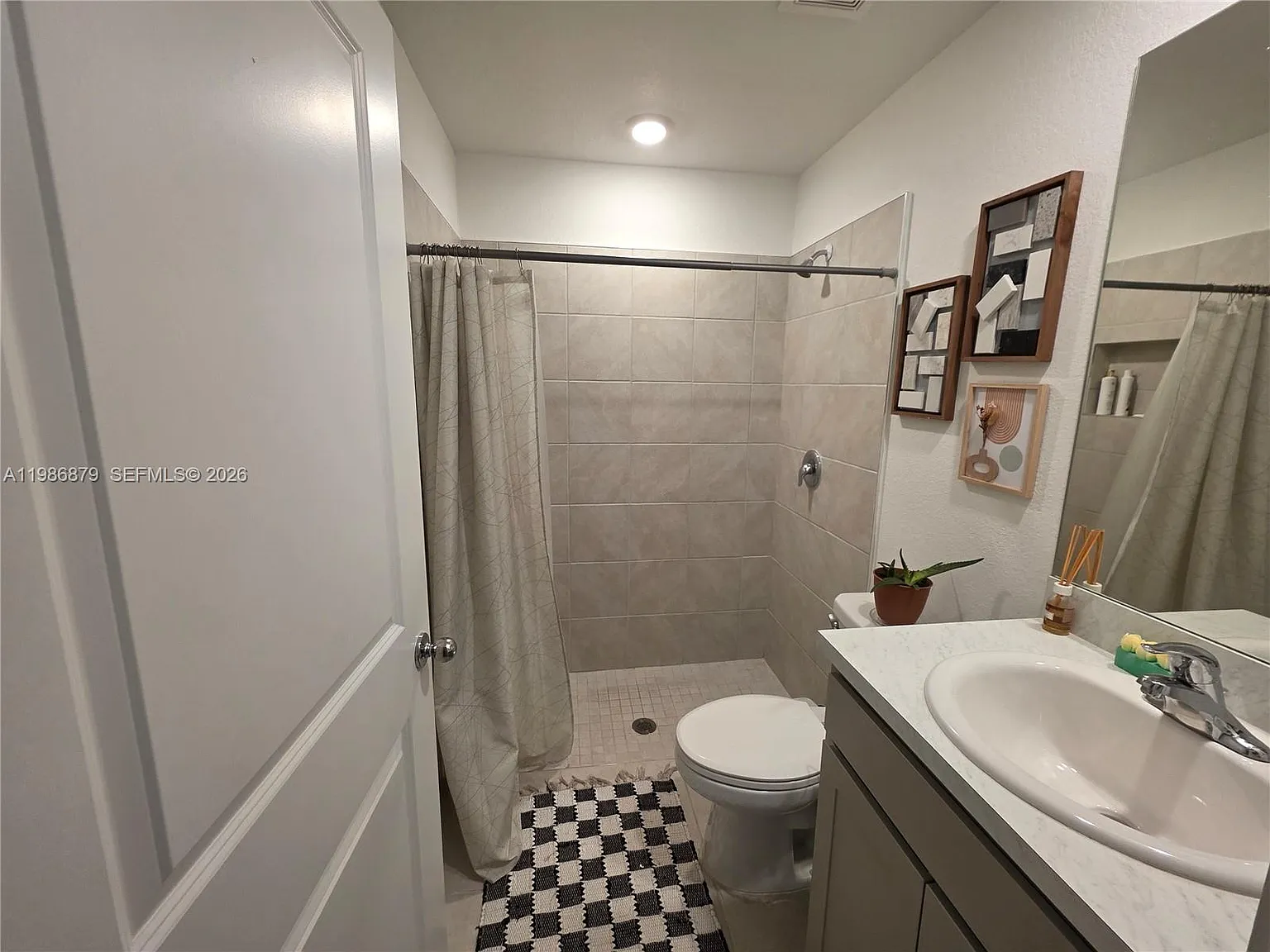 4 bed, 3.0 bath, 1580 sqft, $3,225 — Photo 3