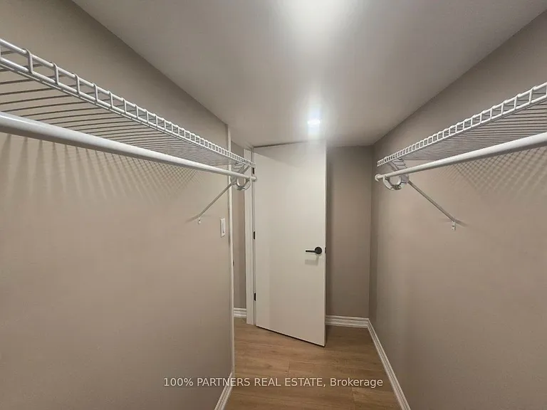 244 Burbank Dr #BASEMENT — Photo 9