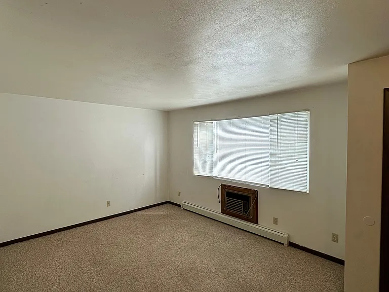 508 E Burdick St #7 — Photo 2