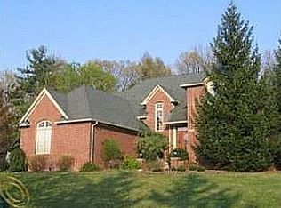 6625 Crest Top Dr, West Bloomfield, MI 48322