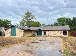 105 Royal Oaks Dr, Greenville, TX 75402