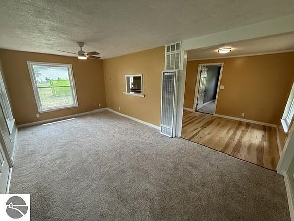 4th image of 527 Teman St