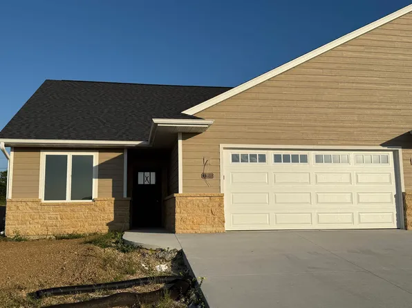 3598 Wagon Wheel Ln, Dubuque, IA 52002