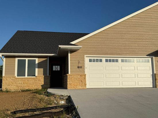 3598 Wagon Wheel Ln, Dubuque, IA 52002