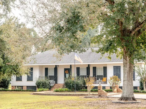 360 Le Village Dr, Larose, LA 70373