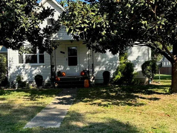 301 N 6th St, Breese, IL 62230