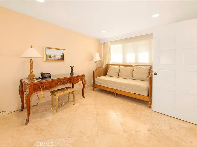 3546 Dixie Canyon Pl — Photo 2