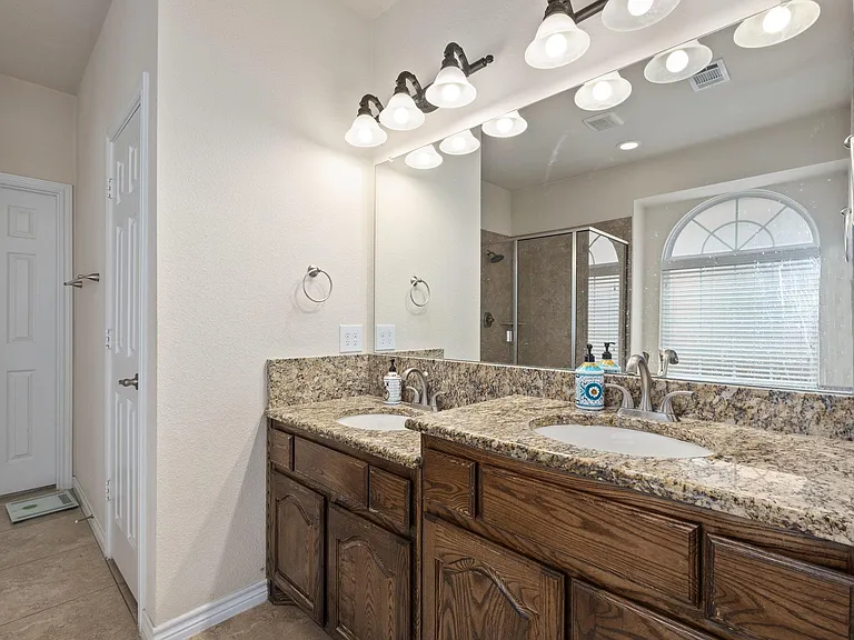 11637 Gatesville Dr — Photo 15