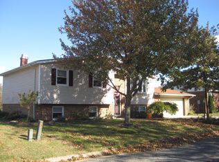 39 Islander Dr, Brighton, IL 62012