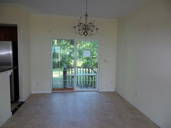 3rd image of 371 Lakeshore Dr