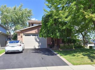 2 Novoco Dr, Hamilton, ON L9C 7E7