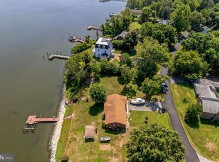 43308 Riverside Dr, Hollywood, MD 20636