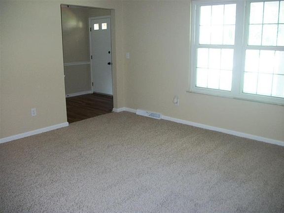 4th image of 6687 Coachlight Way
