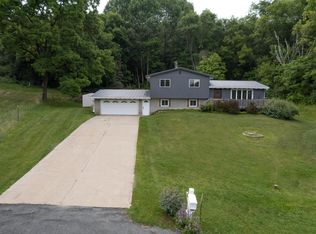 N3452 Verde Valley Rd N, La Crosse, WI 54601