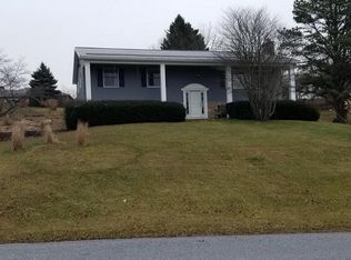 25 Warwick Dr, Chambersburg, PA 17201