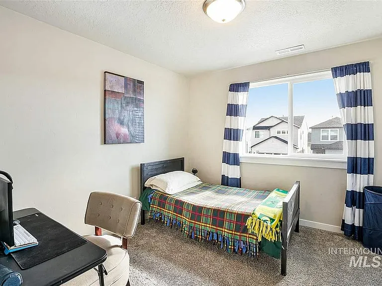 2087 S Hills Ave — Photo 14