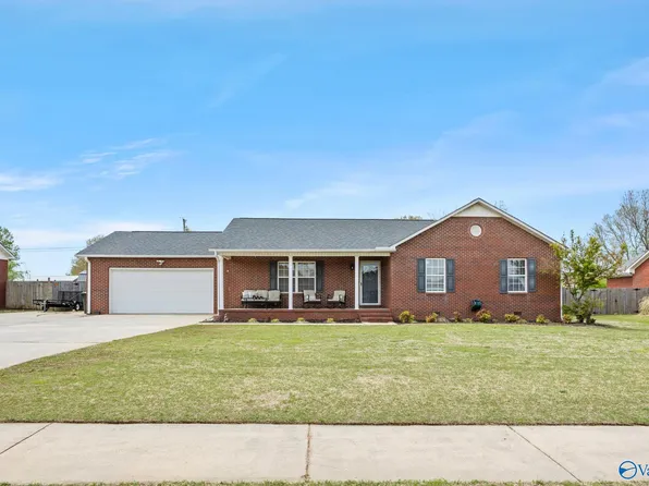 1708 Lillian Dr, Athens, AL 35611