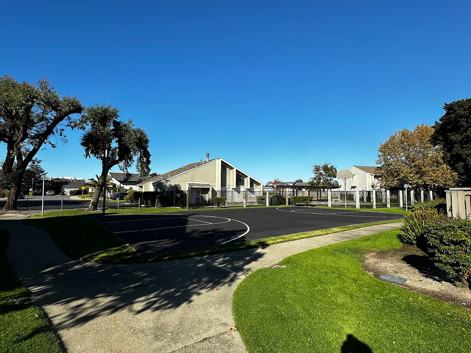3 bed, 2.5 bath, 1700 sqft, $5,000 — Photo 3