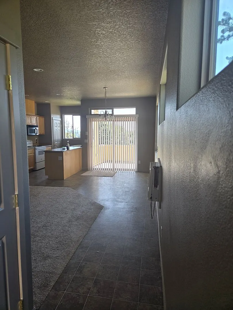 Building Photo - 1714 NE Lotus Dr