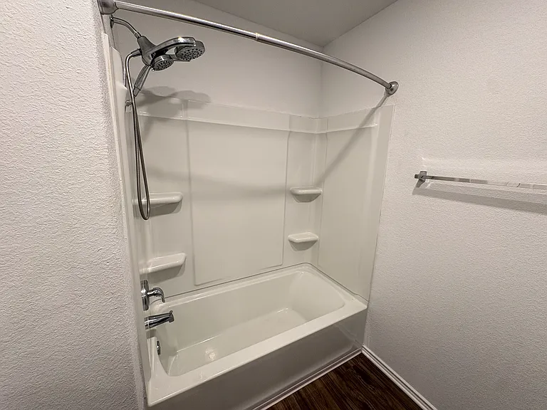 Primary bathroom- shower/tub