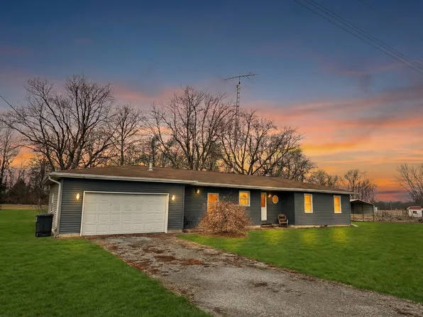 212 S Clark Ave SE, Clay City, IL 62824