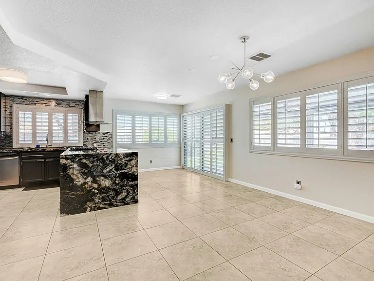538 Lambeth Ct — Photo 14