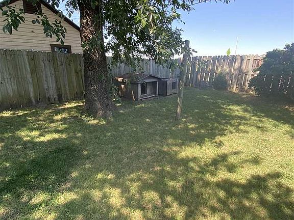 3rd image of 834 NW 20th St