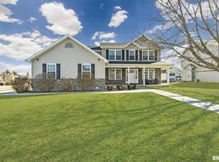 704 S Breckenridge Dr, Dunlap, IL 61525