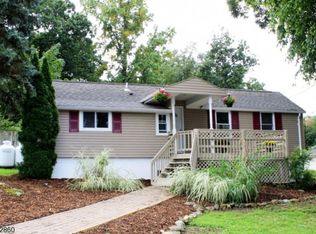 9 Oak Tree Ln, Sparta, NJ 07871